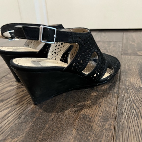 Adrienne Vittadini Shoe / Sandal, Black Suede, Size 9 - Picture 4 of 7